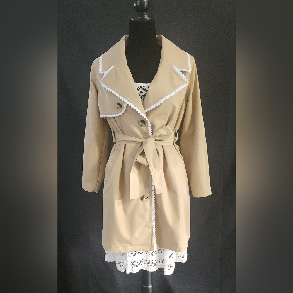 Ellen Reyes Rickrack Spring Trench Coat in Beige/White Size PM